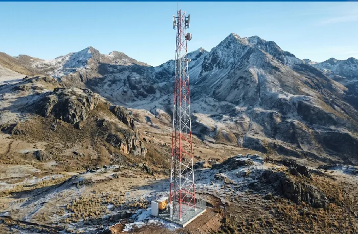 Torre autosoportada triangular